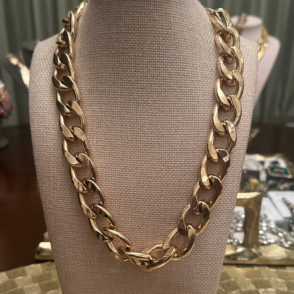 Elegant Gold Chain Necklace